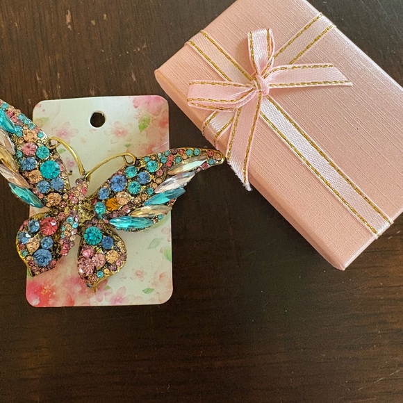 Colorful Butterfly Brooch - Picture 6 of 17